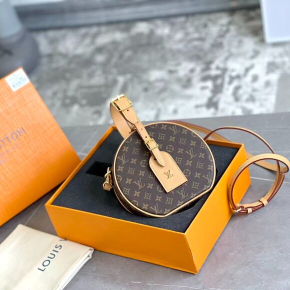 Louis Vuitton small bag - Picture 1 of 8